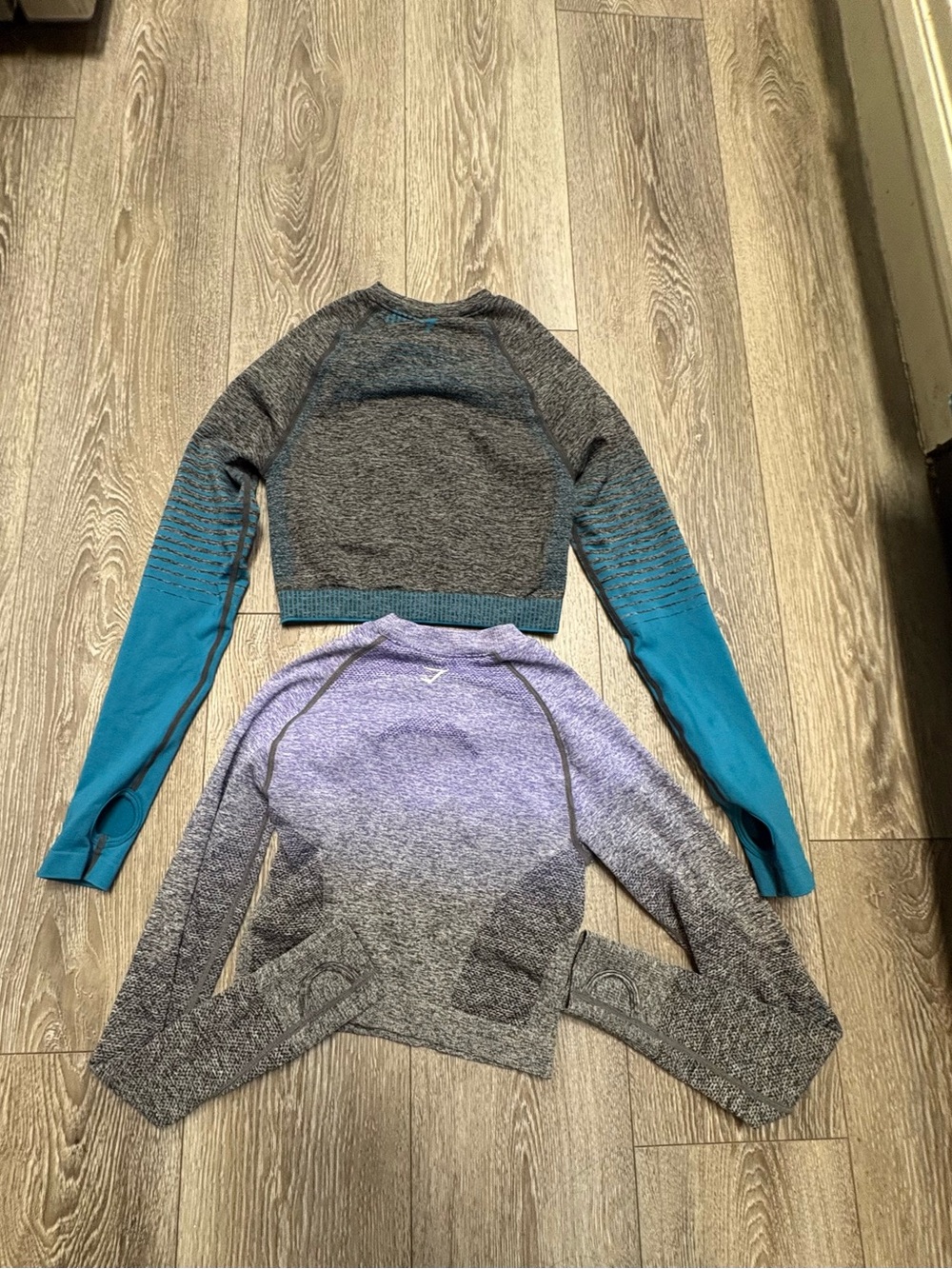Bundle of 2 Gymshark Seamless Ombre Crop Long Sleeve - Gray & Teal Accents - Picture 8 of 8